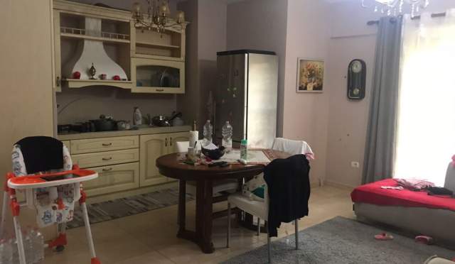 Shitet Apartament 2+1+2+ post parkimi ne rrugen e “Barrikadave” prane gjimnazit Sami Frasheri