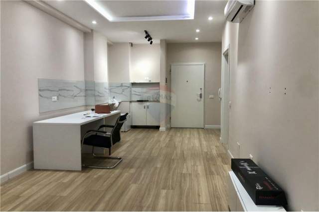 Tirane, jepet me qera zyre Kati 2, 65 m² 450 Euro (Kika 2 - Komuna e Parisit, Shqipëri)