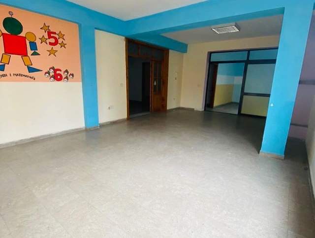 Tirane, jepet me qera Vile 3 Katshe Kati 4, 464 m² 1.800 Euro (Rr. Musa Agolli)