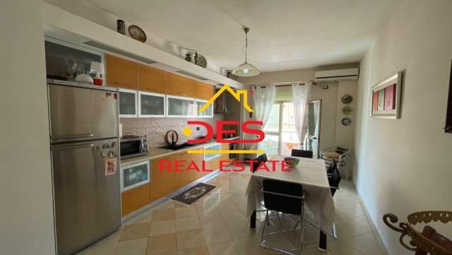 Vlore, jepet me qera apartament 2+1+A+BLK Kati 8, 120 m² 300 Euro