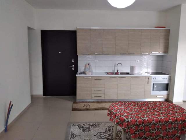 Tirane, jepet me qera apartament 2+1 Kati 2, 120 m² 25.000 Leke (Senatorium)