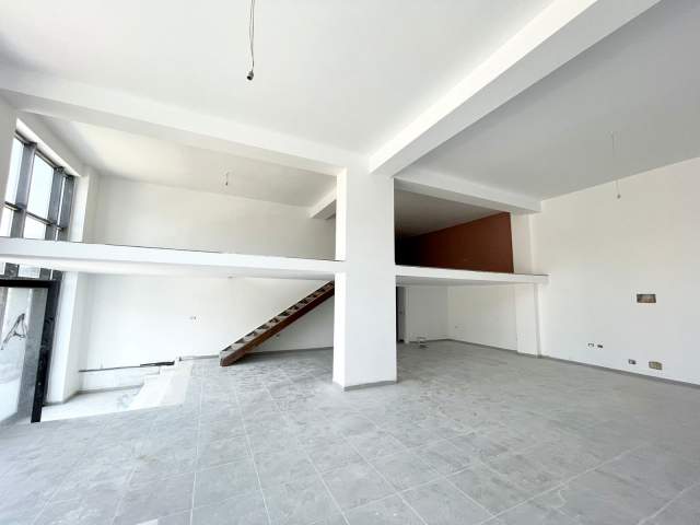 Tirane, jepet me qera dyqan Kati 0, 112 m² 600 Euro (Rruga Bedri Karapici - Yzberisht - Spitali Amerika)