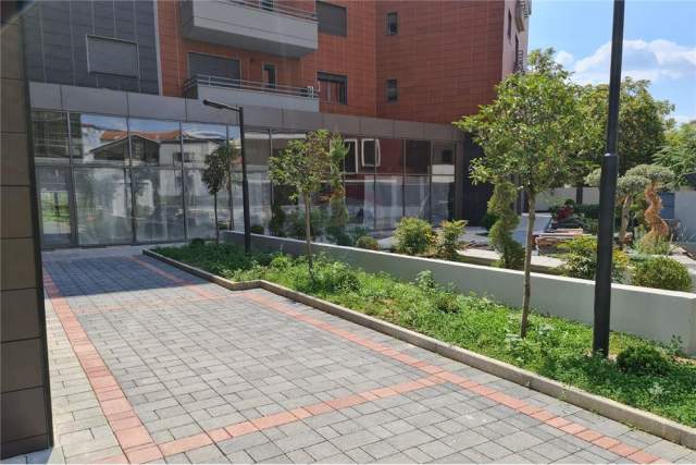 Tirane, jepet me qera dyqan Kati 0, 200 m² 2.200 Euro (rruga kavajes)