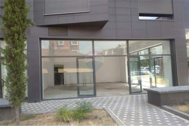 Tirane, jepet me qera dyqan Kati 1, 25 m² 650 Euro (21 Dhjetori)