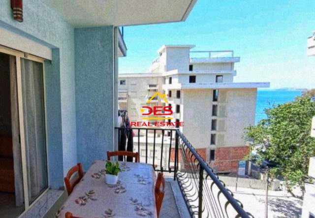 Vlore, jepet me qera apartament Kati 3, 95 m² 300 Euro (Rruga Dhimiter Konomi)
