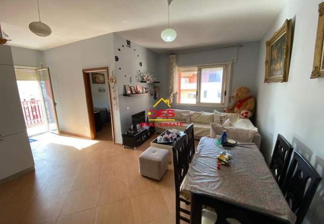 Vlore, jepet me qera apartament Kati 7, 73 m² 250 Euro (Rruga Hasan Kushta)