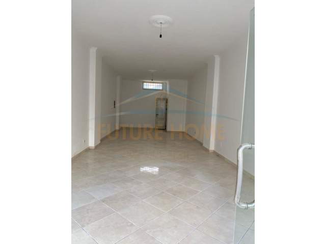 Durres, jepet me qera Kati 0, 52 m² 350 Euro (PLAZH)