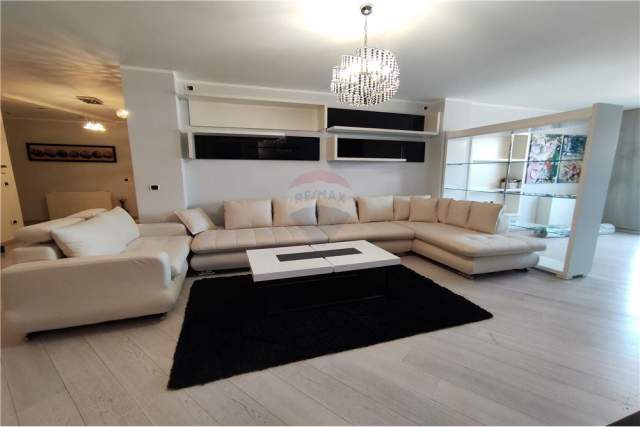 Tirane, jepet me qera apartament 3+1 295 m² 2.000 Euro (bllok)
