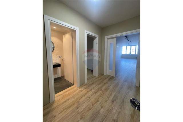 Tirane, jepet me qera ambjent biznesi Kati 6, 119 m² 1.200 Euro (APA GJON PALI 2)