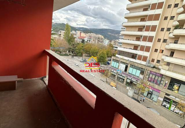 Vlore, jepet me qera apartament Kati 5, 67 m² 11.000 Leke (Rruga Hasan Kushta)