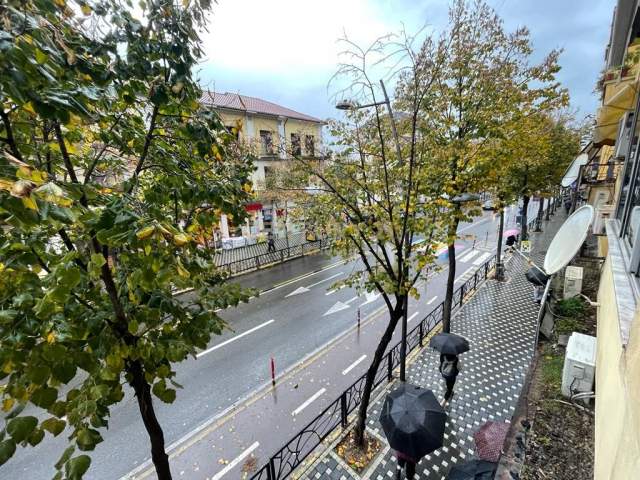 Tirane, jepet me qera ambjent biznesi Kati 2, 90 m² 700  (Ruga e Durresit)