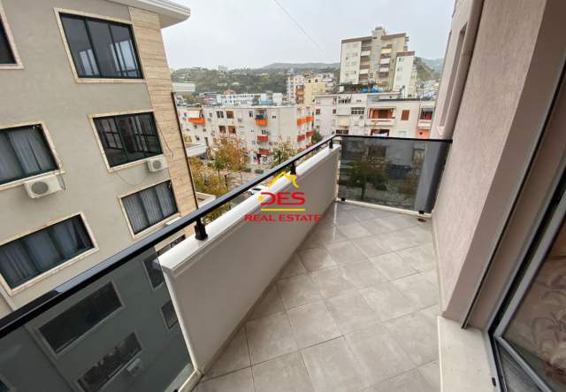 Vlore, jepet me qera apartament Kati 3, 100 m² 400 Euro (Rruga Sadik Zotaj, Vlorë)