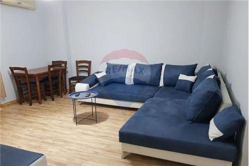 Tirane, jepet me qera apartament 90 m² 600 Euro (bllok)
