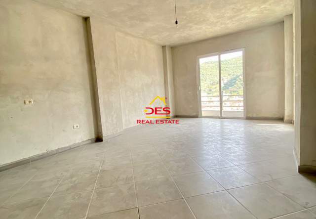 Vlore, shitet apartament 2+1+BLK Kati 5, 107 m² 580 Euro/m2 (Rruga Pelivan Leskaj)