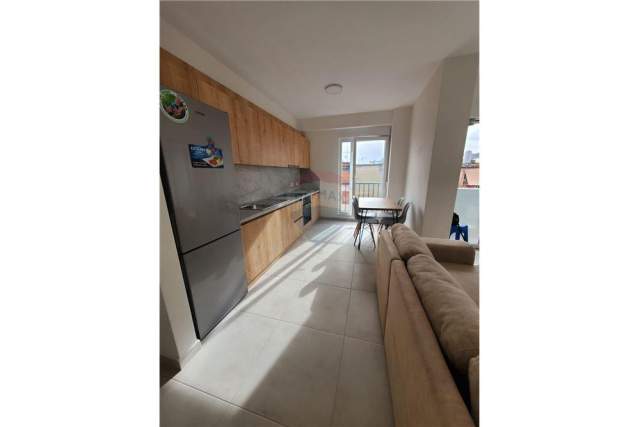 Tirane, jepet me qera apartament Kati 4, 55 m² 500 Euro (21 dhjetori)