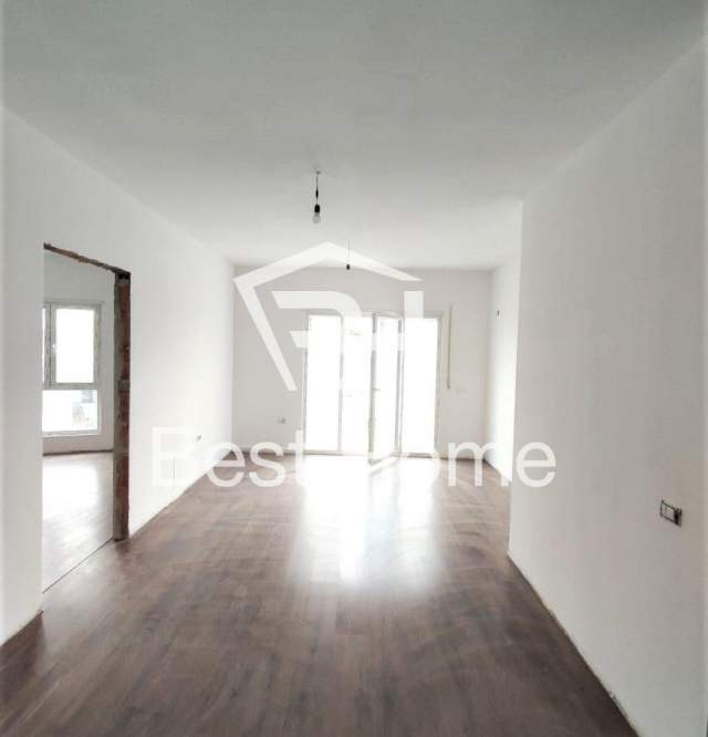 Tirane, shes apartament 1+1+BLK Kati 5, 61 m² 117.000 Euro (Rruga e Barrikadave, prane shkolles Lidhja e Prize)