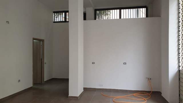 Tirane, shes dyqan Kati 0, 47 m² 70.500 Euro (Fresku)