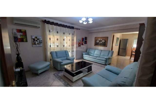 Tirane, jepet me qera apartament 2+1+BLK Kati 5, 105 m² 400 Euro (Stadiumi Dinamo)