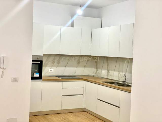 Shqiperi, jepet me qera apartament Kati 7, 113 m² 400 Euro (ASTIR)