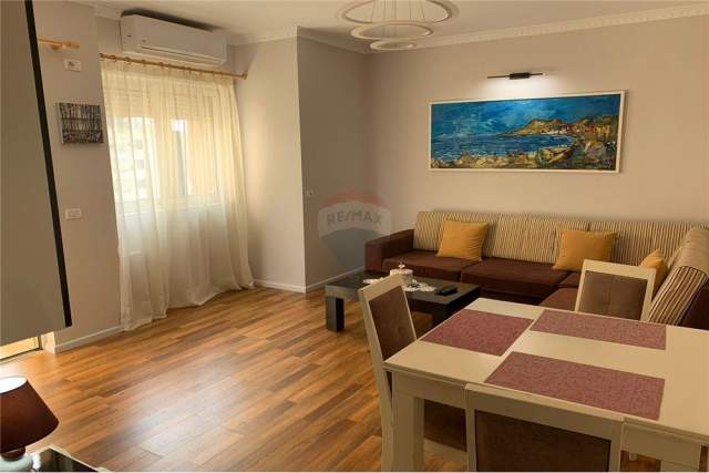 Tirane, jepet me qera apartament 100 m² 650 Euro (don bosko)