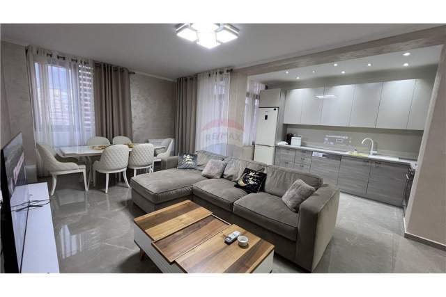 Tirane, jepet me qera apartament 110 m² 1.200 Euro (qender)