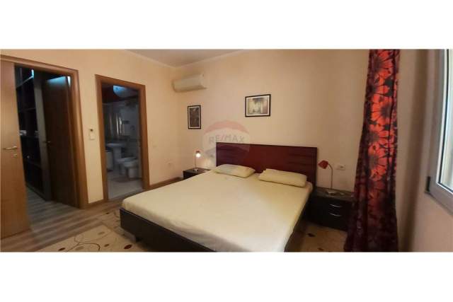 Tirane, jepet me qera apartament 100 m² 700 Euro