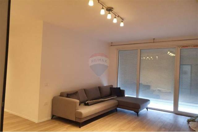 Tirane, jepet me qera apartament 90 m² 500 Euro