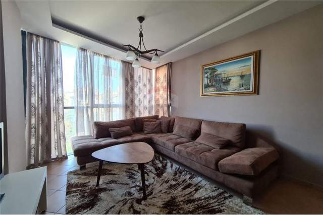 Tirane, jepet me qera 2+1+BLK 80 m² 600 Euro (qender)