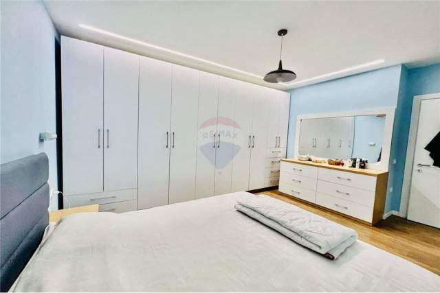 Tirane, shitet apartament 100 m² 140.000 Euro (komuna e parisit)