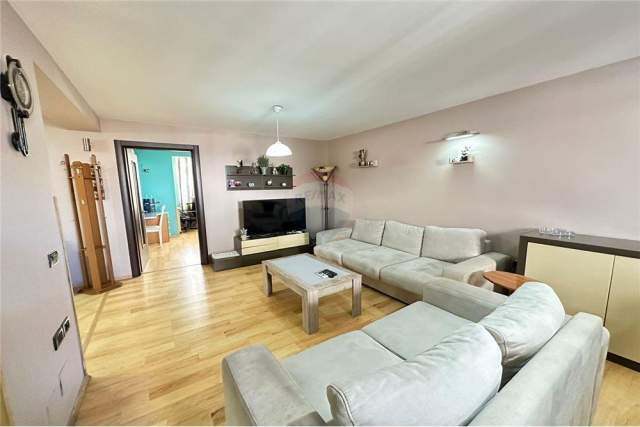 Tirane, jepet me qera apartament 3+1 Kati 4, 105 m² 600 Euro (Mine Peza)