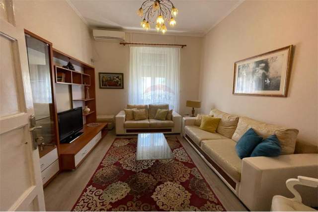 Tirane, jepet me qera apartament 2+1 Kati 2, 80 m² 500 Euro (Brryli)