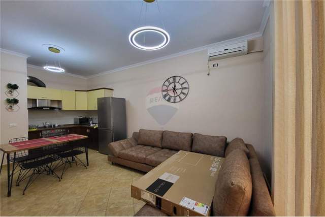 Tirane, jepet me qera apartament 2+1+BLK Kati 4, 110 m² 300 Euro (Fresku)