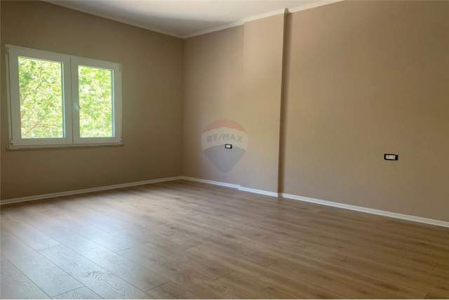Tirane, shitet apartament 3+1 Kati 2, 137 m² 180.000 Euro (Rruga Ali Demi)