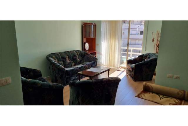 Tirane, jepet me qera apartament 2+1+A+BLK Kati 4, 90 m² 350 Euro (Qesarake)