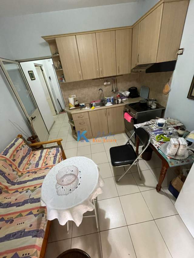 Tirane, jap me qera zyre Kati 2, 50 m² 400 Euro (Bllok)