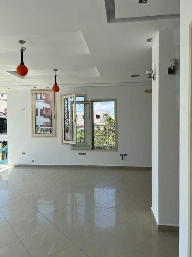 Tirane, jepet me qera ambjent biznesi Kati 2, 65 m² 500.000 Leke (Rruga Jordan Misja)