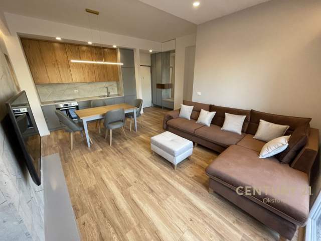 Tirane, jepet me qera apartament 1+1 80 m² 700 Euro (selvia)