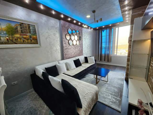 Tirane, jepet me qera apartament 2+1 Kati 3, 85 m² 900  (Kopshti Botanik)