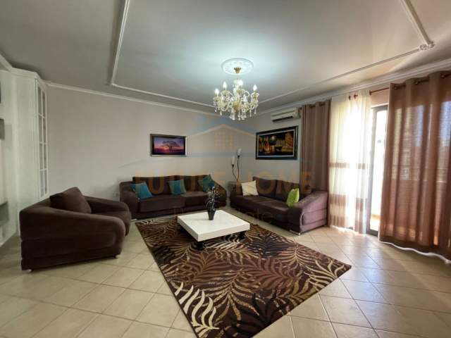 Tirane, jepet me qera apartament 2+1 Kati 5, 117 m² 700 Euro (Rruga e Durresit)