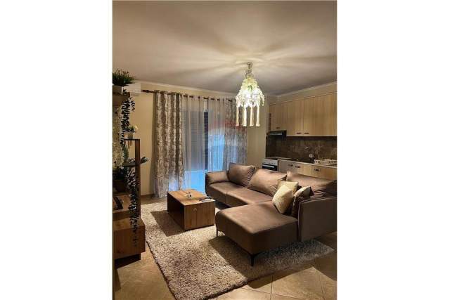 Tirane, jepet me qera apartament 2+1+BLK Kati 4, 110 m² 600 Euro (Liqeni i Thate)