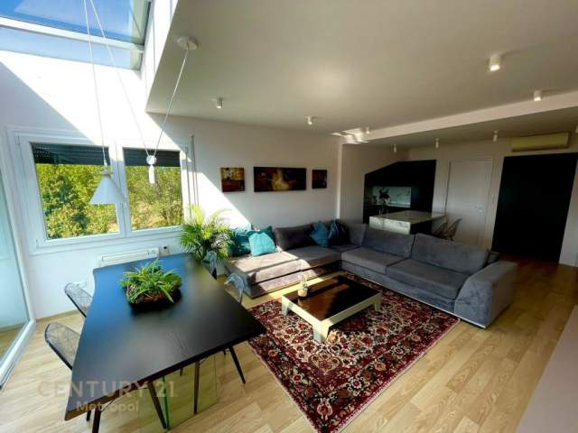 Tirane, jap me qera apartament 2+1 140 m² 1.400 Euro (teg)