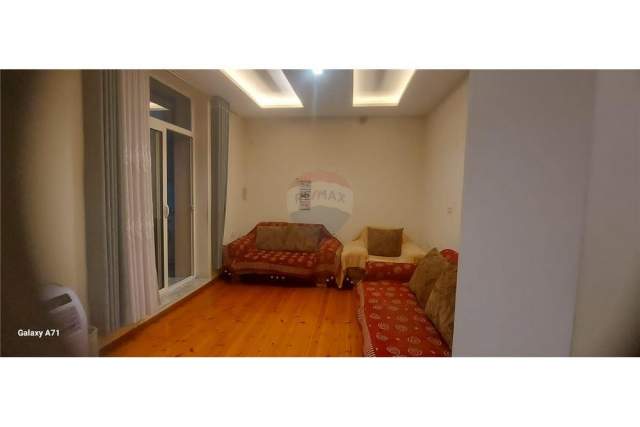 Tirane, jepet me qera apartament duplex 4+1 Kati 0, 140 m² 400 Euro (Kombinat)