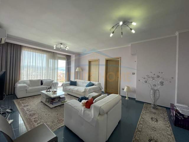 Shkoder, jepet me qera apartament 2+1 Kati 8, 105 m² 600 Euro (Dergut)