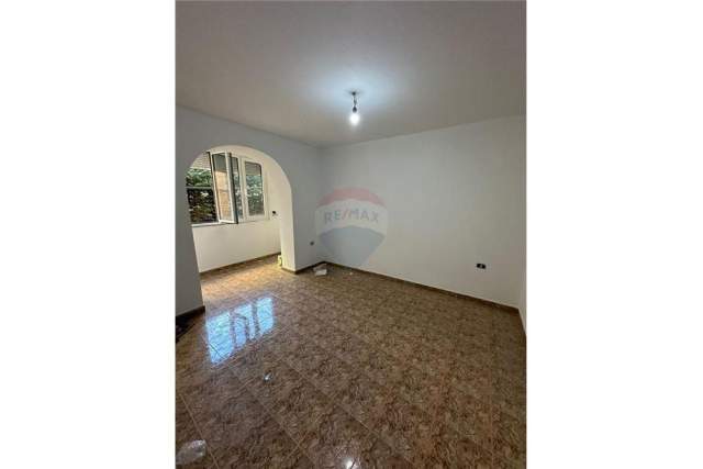 Tirane, jepet me qera zyre Kati 2, 76 m² 600 Euro (Myslym Shyri)