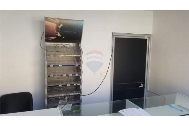 Tirane, jepet me qera dyqan Kati 0, 16 m² 250 Euro (21 dhjetori)