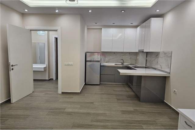 Tirane, jepet me qera apartament 1+1 Kati 1, 70 m² 490 Euro (Komuna e Parisit)