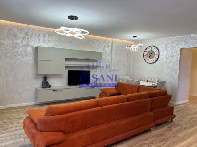 Tirane, jepet me qera apartament Kati 2, 900 Euro (Liqeni Artificial)