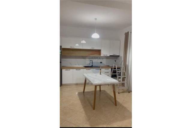 Tirane, jepet me qera apartament Kati 4, 100 m² 400 Euro (5 maji)
