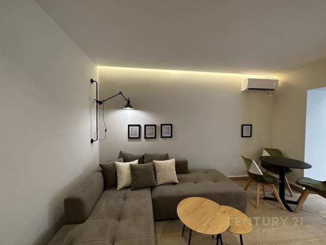 Tirane, jepet me qera apartament 1+1+BLK Kati 1, 60 m² 550 Euro (medreseja)