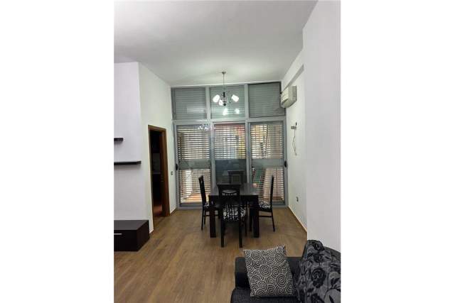 Tirane, jepet me qera apartament 2+1 Kati 1, 115 m² 450 Leke (Astir)